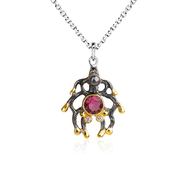 Серебряная подвеска с&nbsp;фианитом