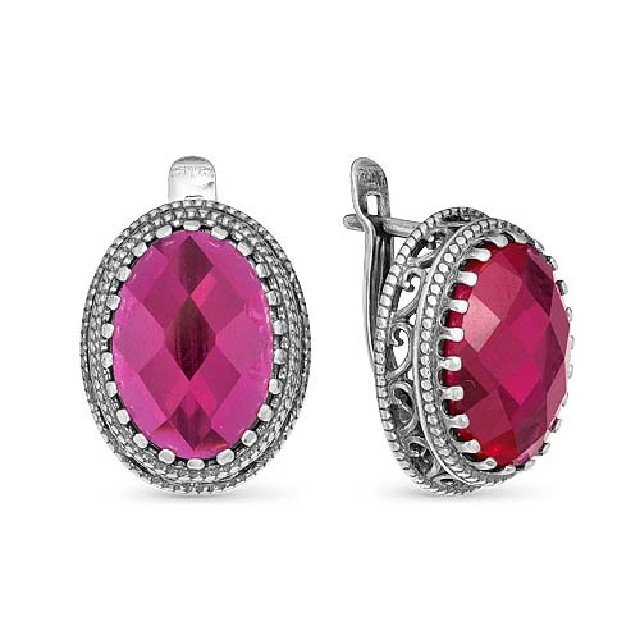 Серебряные серьги с&nbsp;корундом синтетическим